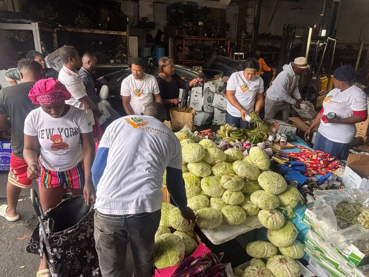 Indoor food distribution with fresh produce